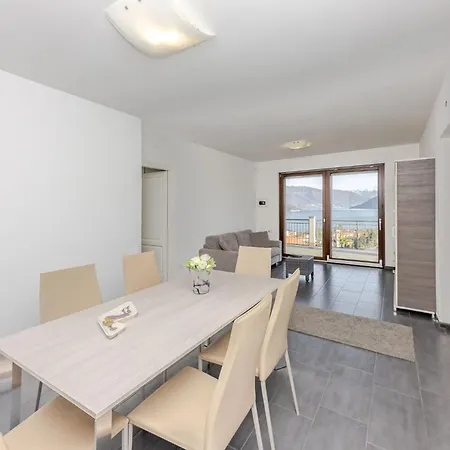 Apartment Isola Dei Fiori Luino